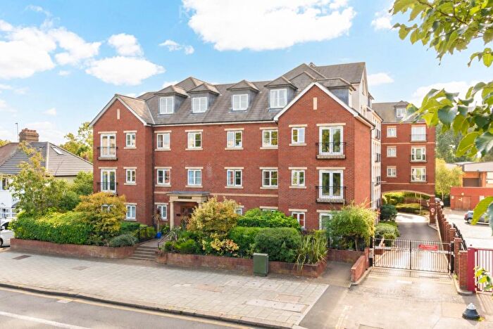 2 Bedroom Flat For Sale In Golden Court, Isleworth, TW7