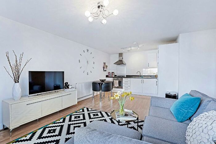 2 Bedroom Flat To Rent In St. Georges Grove, London, SW17