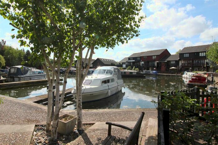 1 Bedroom Flat To Rent In Marina Approach, Yeading, Hayes, UB4