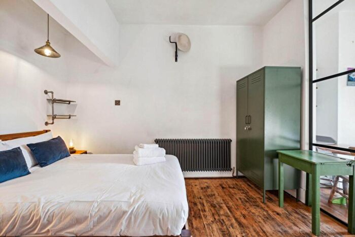 1 Bedroom Flat For Sale In Marjorie Grove, Battersea, SW11