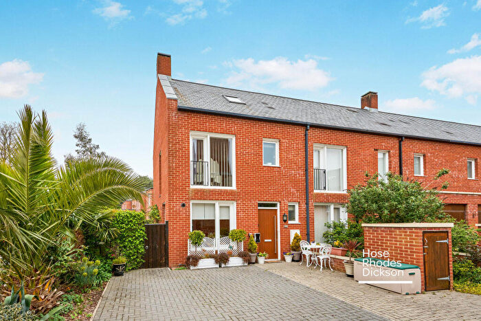 2 Bedroom End Of Terrace House To Rent In Whitecroft Park, Newport, PO30