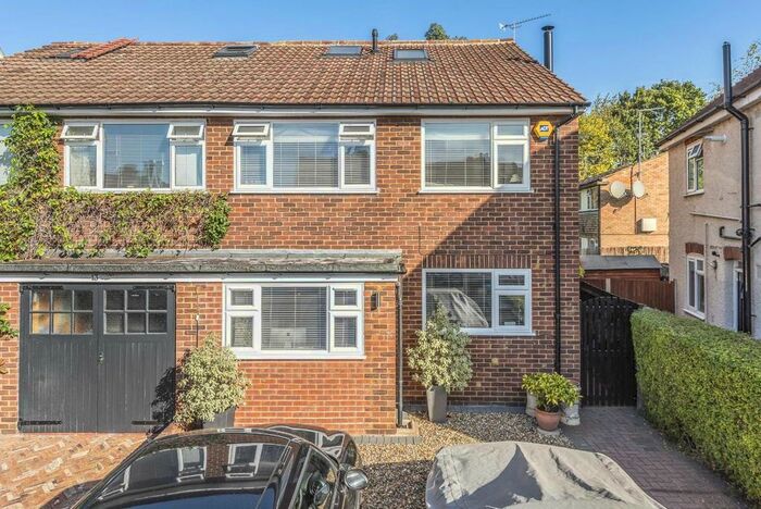 4 Bedroom Semi-Detached House To Rent In Shacklegate Lane, Teddington, TW11