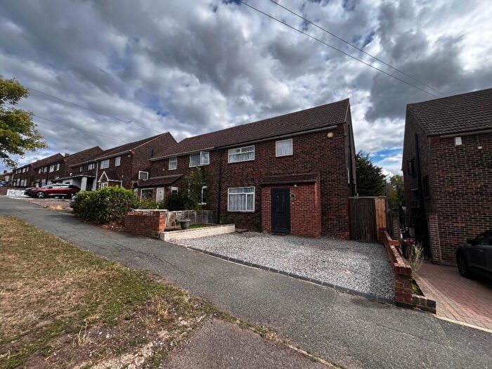 3 Bedroom Semi-Detached House For Sale In Retford Road, Romford, RM3