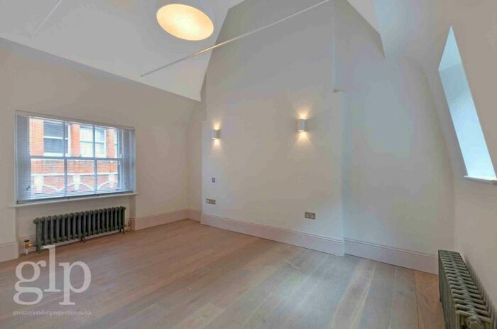 2 Bedroom Flat To Rent In Goodwin`S Court, Covent Garden, WC2N