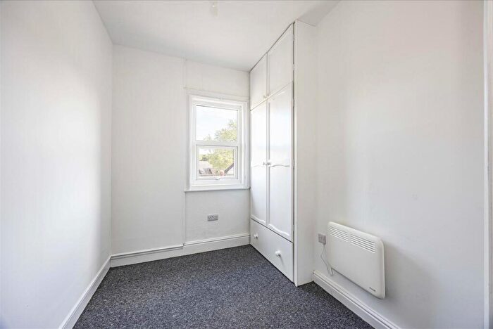 2 Bedroom Flat To Rent In Watcombe Circus, Nottingham, NG5