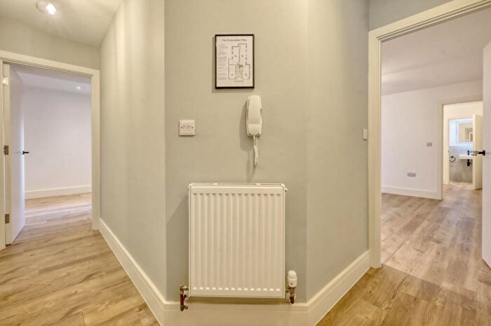 2 Bedroom Apartment To Rent In - Westcliff Avenue, Westcliff-on-Sea, SS0