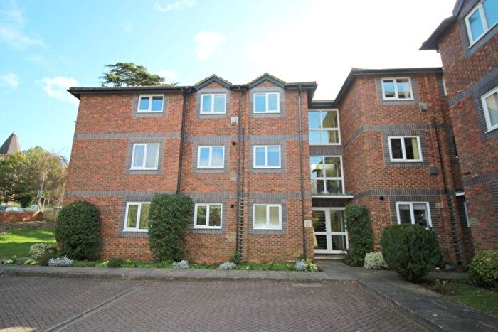 3 Bedroom Flat To Rent In South Park, Sevenoaks, TN13