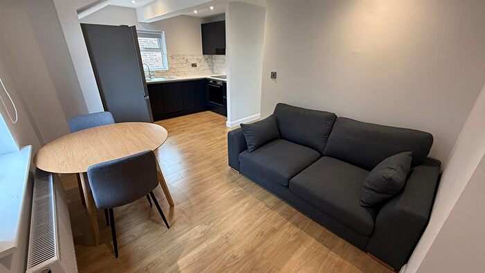 1 Bedroom Flat To Rent In Northen Grove, West Didsbury., M20