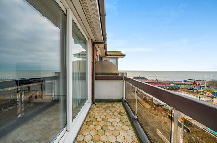 2 Bedroom Apartment For Sale In The Esplanade, Bognor Regis, West Sussex, PO21