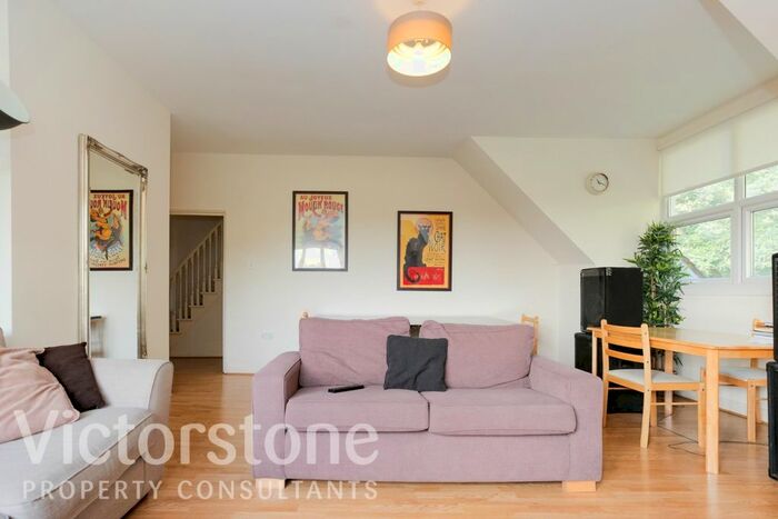 3 Bedroom Flat To Rent In Mount View Road, Crouch End, London, N4