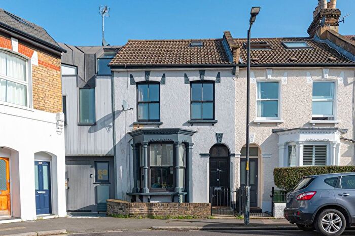 4 Bedroom Property For Sale In Crawthew Grove, East Dulwich, London, SE22