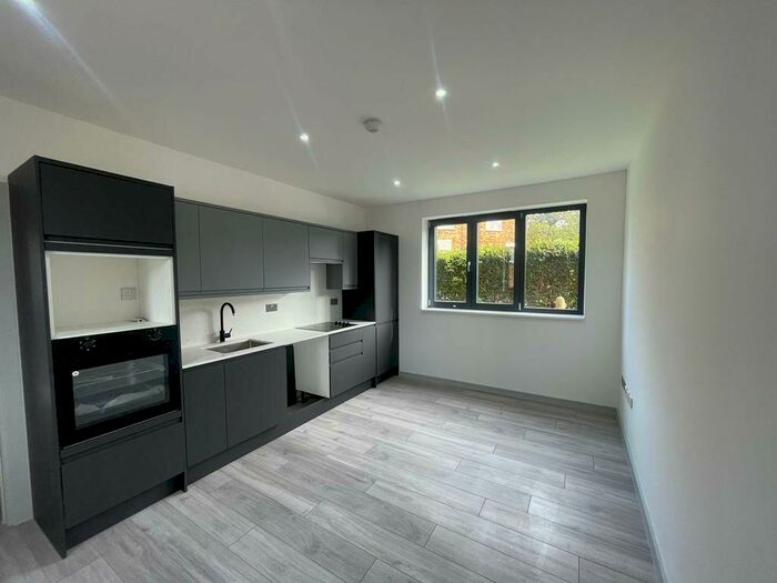 1 Bedroom Flat To Rent In Chingford Road, Walthamstow, E17