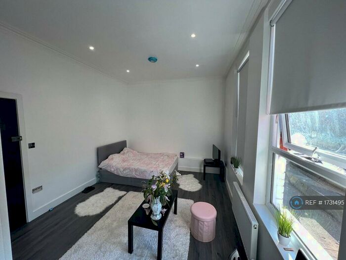 Studio To Rent In Tottenham Lane, London, N8
