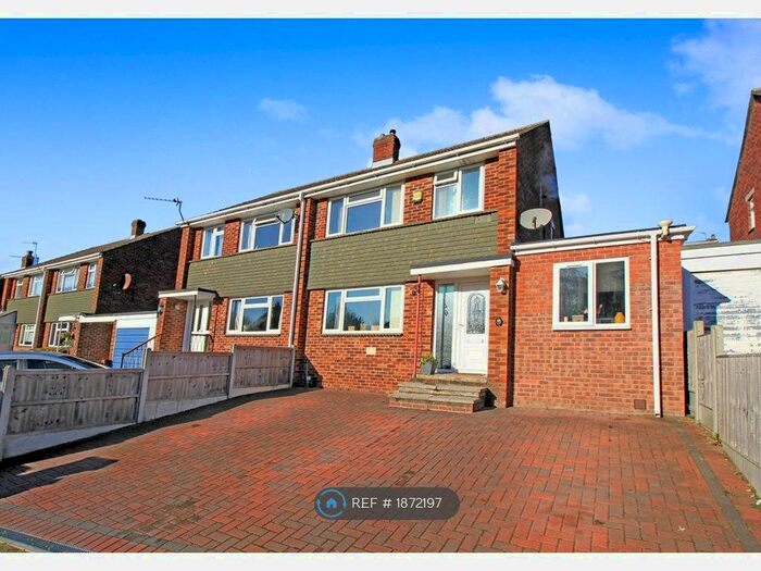 4 Bedroom Semi-Detached House To Rent In Banbury Avenue, Southampton, SO19