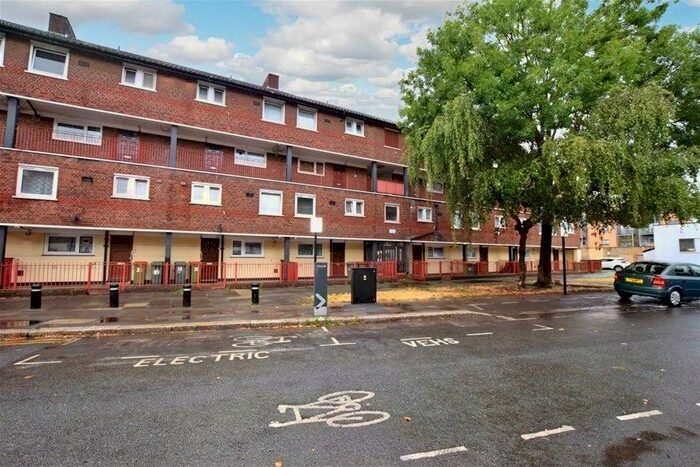 3 Bedroom Flat To Rent In Grove Crescent Road, Stratford, E15