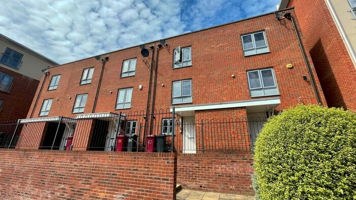 3 Bedroom Terraced House To Rent In Curzon Street, Reading, Berkshire, RG30