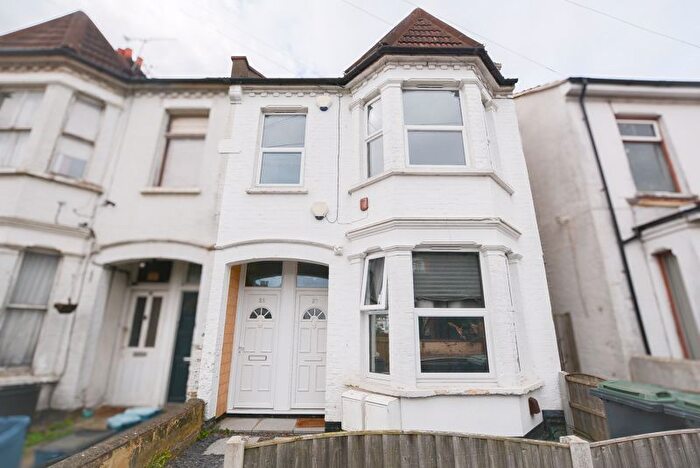 3 Bedroom Flat To Rent In Stromness Place, Southend-On-Sea, SS2