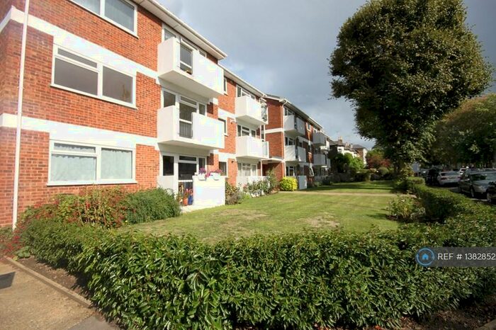 2 Bedroom Flat To Rent In Alexandra Road, Kingston Upon Thames, KT2