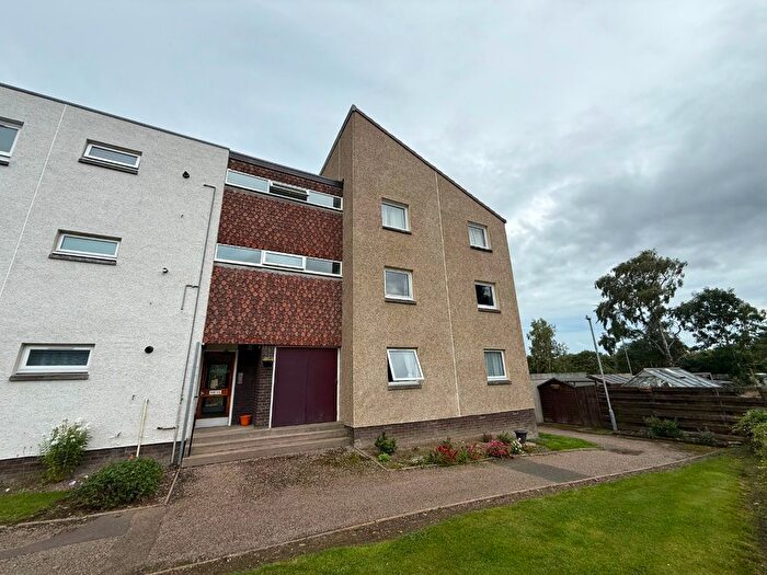 2 Bedroom Flat To Rent In Grampian Gardens, Aberdeen, AB21