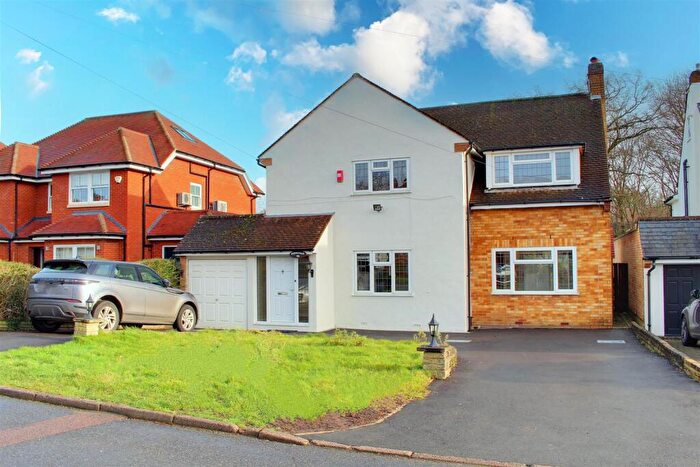 5 Bedroom House To Rent In Calder Avenue, Brookmans Park, AL9