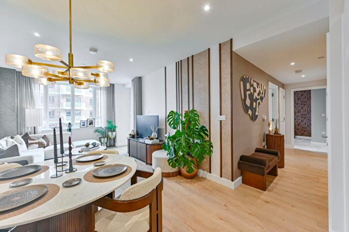 2 Bedroom Flat For Sale In Lombard Square, Plumstead, SE28