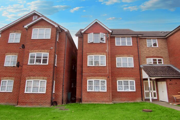 2 Bedroom Flat To Rent In Lime Close, Harrow, Middlesex, HA3