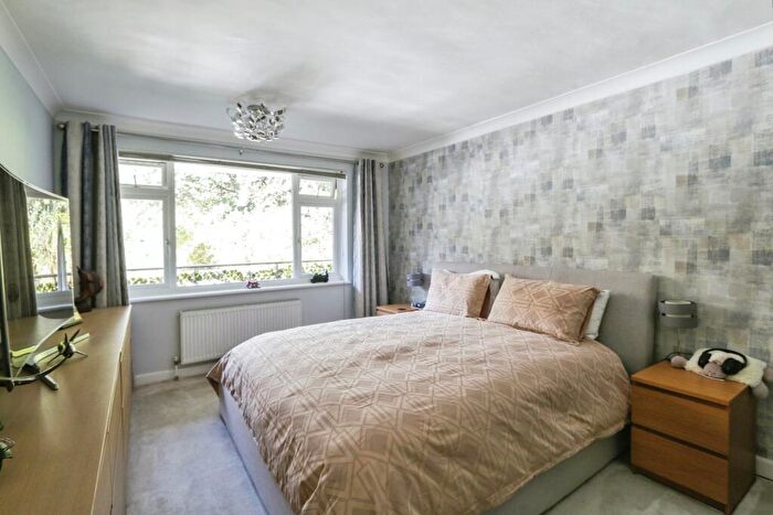 2 Bedroom Flat For Sale In Dean Park Road, Bournemouth, Dorset, BH1