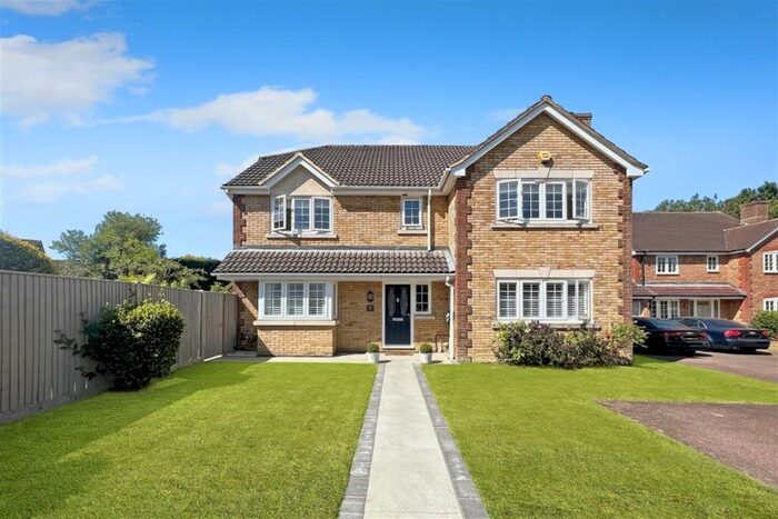 4 Bedroom Detached House To Rent In Avebury Close, Horsham, RH12