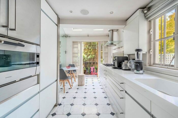 2 Bedroom Flat To Rent In Oakley Street, Chelsea, London, SW3