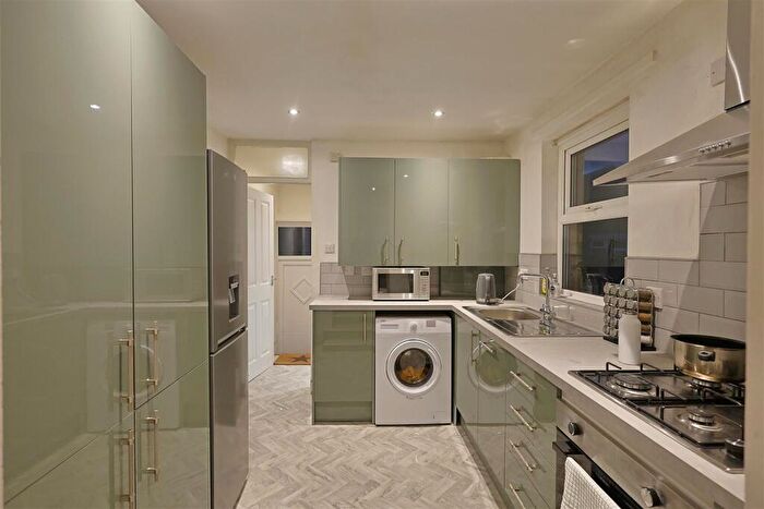 3 Bedroom Flat To Rent In Oakland Road, Jesmond, Newcastle Upon Tyne, NE2