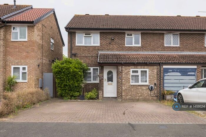 3 Bedroom Semi-Detached House To Rent In Saleby Close, Lower Earley, Reading, RG6