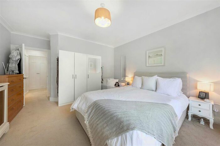 1 Bedroom Flat To Rent In Richmond Avenue, London, SW20