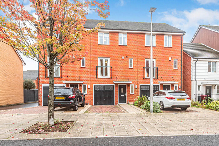 4 Bedroom Town House To Rent In Havergate Way, Reading, RG2