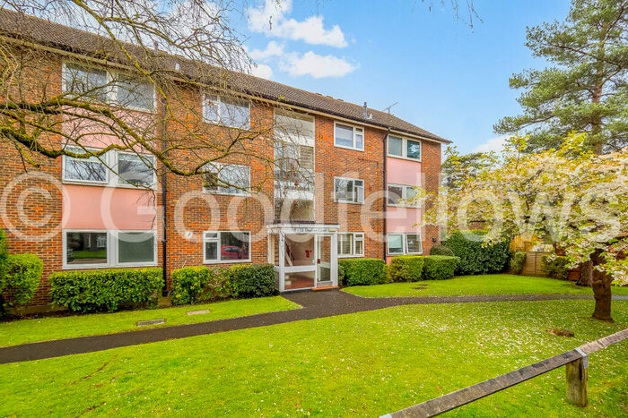 2 Bedroom Apartment To Rent In Royal Avenue, Worcester Park, KT4