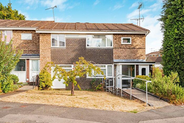 2 Bedroom Maisonette For Sale In Martins Close, Alton, Hampshire, GU34