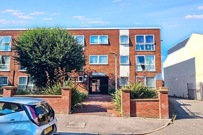 2 Bedroom Flat For Sale In Flat, Highland Court, Gordon Road, South Woodford, London, E18