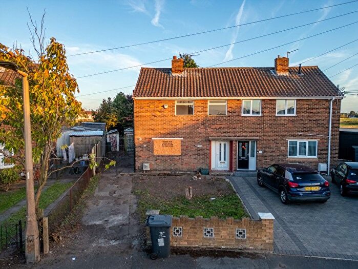 3 Bedroom Semi Detached House For Sale In The Oval, Dunscroft, Doncaster, South Yorkshire, DN7