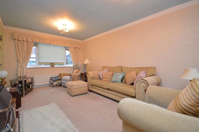 3 Bedroom Semi-Detached House For Sale In Leatham Crescent, Pontefract, WF7