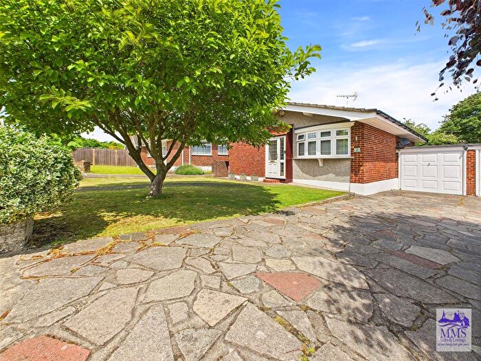 2 Bedroom Detached Bungalow For Sale In Deerhurst Close, Longfield, DA3