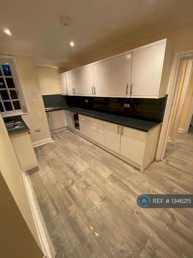 2 Bedroom Flat To Rent In Bevois Mansions, Southampton, SO14