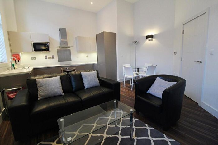 2 Bedroom Apartment To Rent In Cross Street, Reading, RG1
