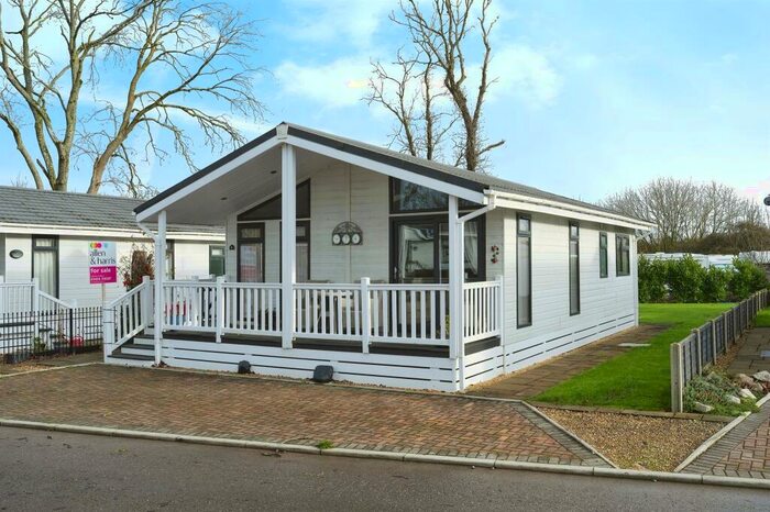 2 Bedroom Park Home For Sale In Mapleridge Lane, Yate, Bristol, BS37