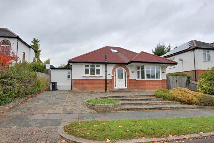 3 Bedroom Detached Bungalow To Rent In Maxim Road, London, N21