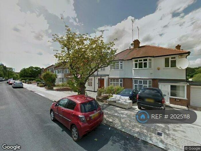 Studio To Rent In Hurstwood Road, London, NW11