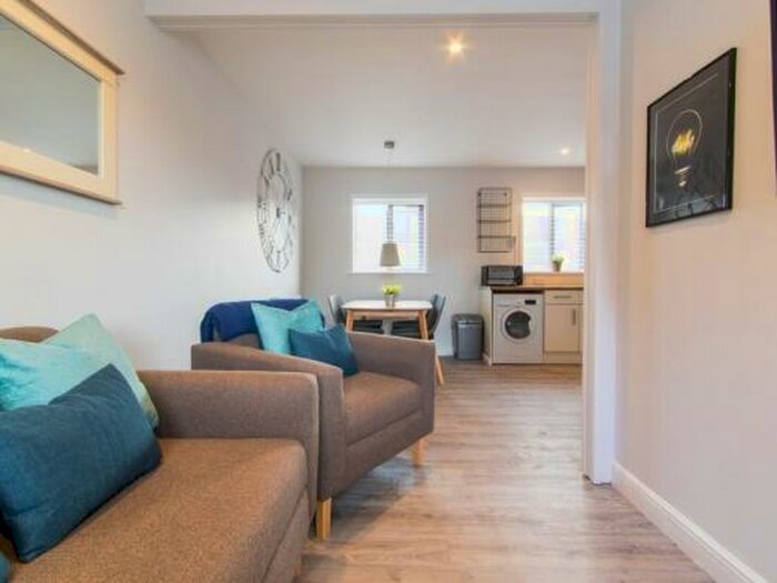 2 Bedroom Flat To Rent In Victoria Road, Leeds, LS6