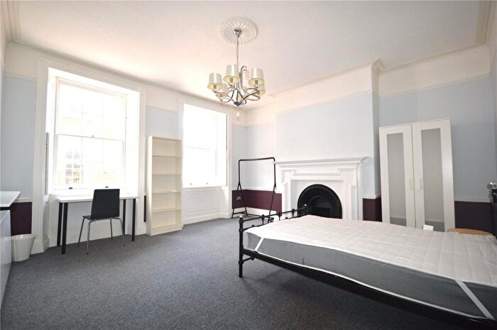 Flat To Rent In High Street, Rochester, Kent, ME1