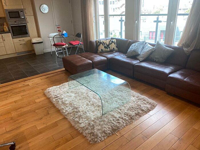 2 Bedroom Flat To Rent In Princess Way, Swansea, SA1