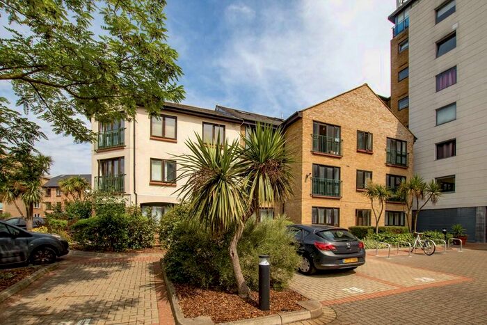 2 Bedroom Flat To Rent In Plough Way, London, SE16