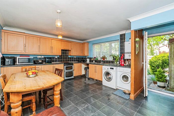 3 Bedroom Terraced House For Sale In Ocknell Grove, Dibden, Southampton, SO45