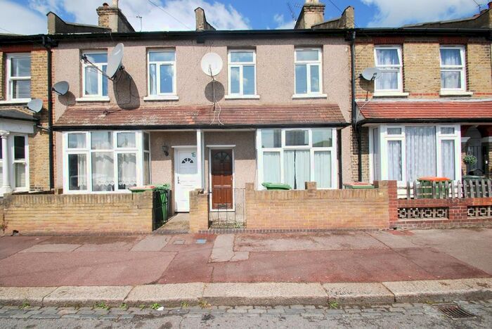 3 Bedroom Terraced House To Rent In Avenons Road, London E13